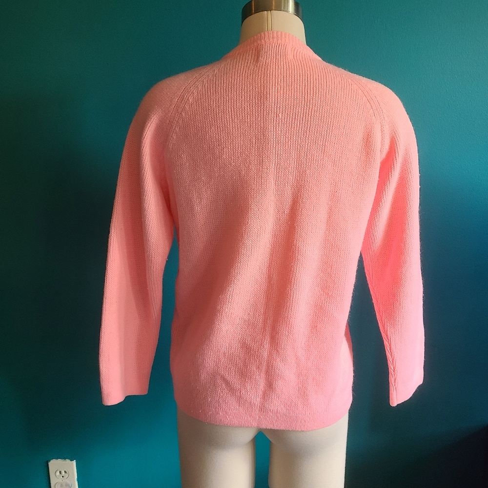 Volup vintage pink open knit crochet lace 1960s cardigan, fitted cardigan, paste - Picture 5 of 6
